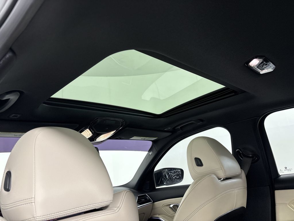 Thumbnail: 2021 BMW 3 Series - 16