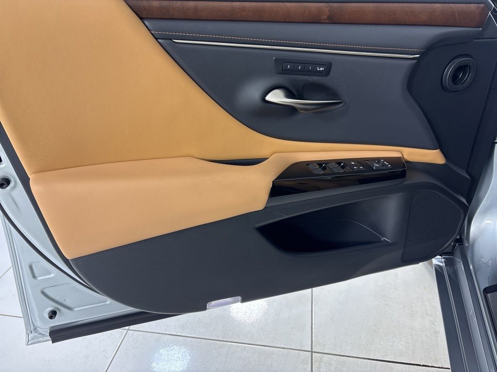 Thumbnail: 2023 Lexus ES - 14