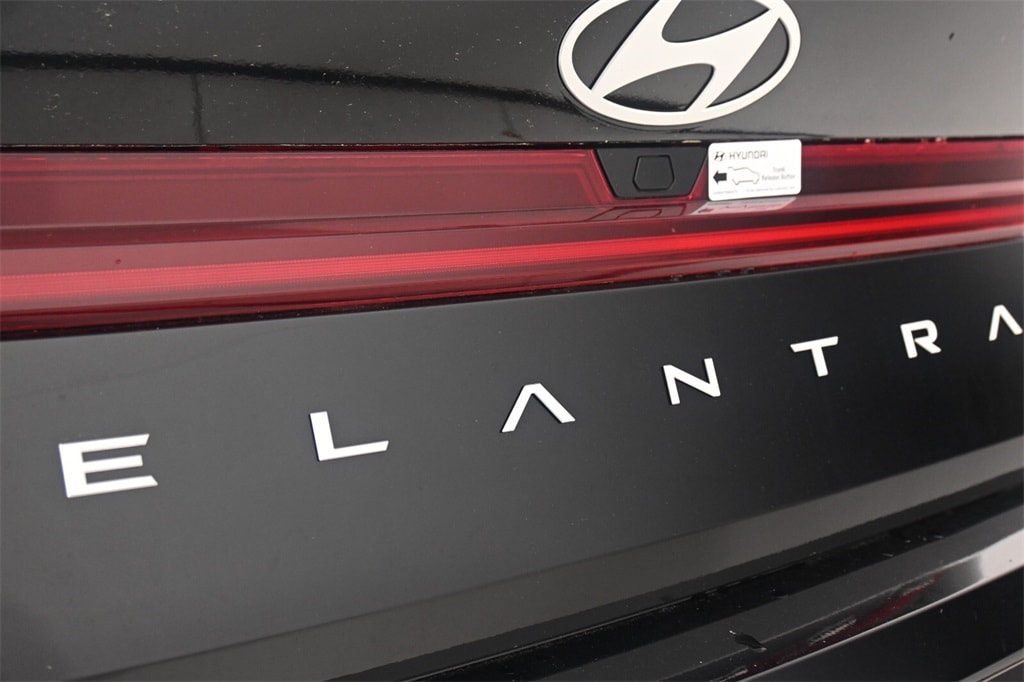 Thumbnail: 2025 Hyundai Elantra - 8