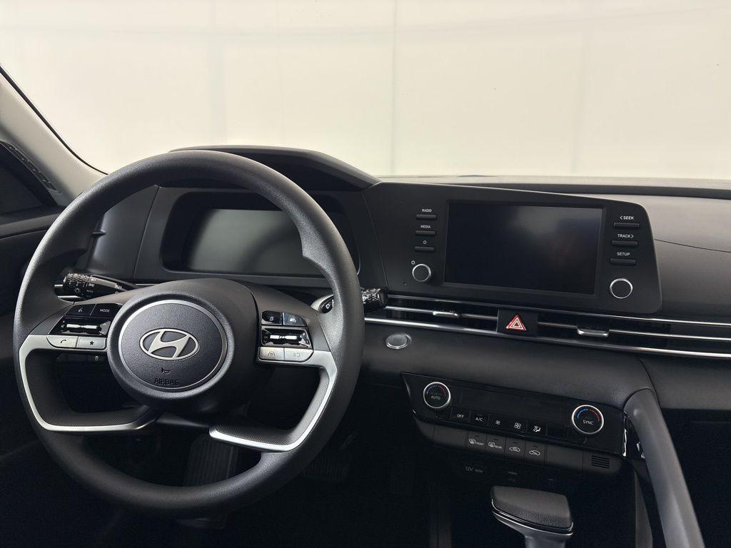 Thumbnail: 2025 Hyundai Elantra - 21