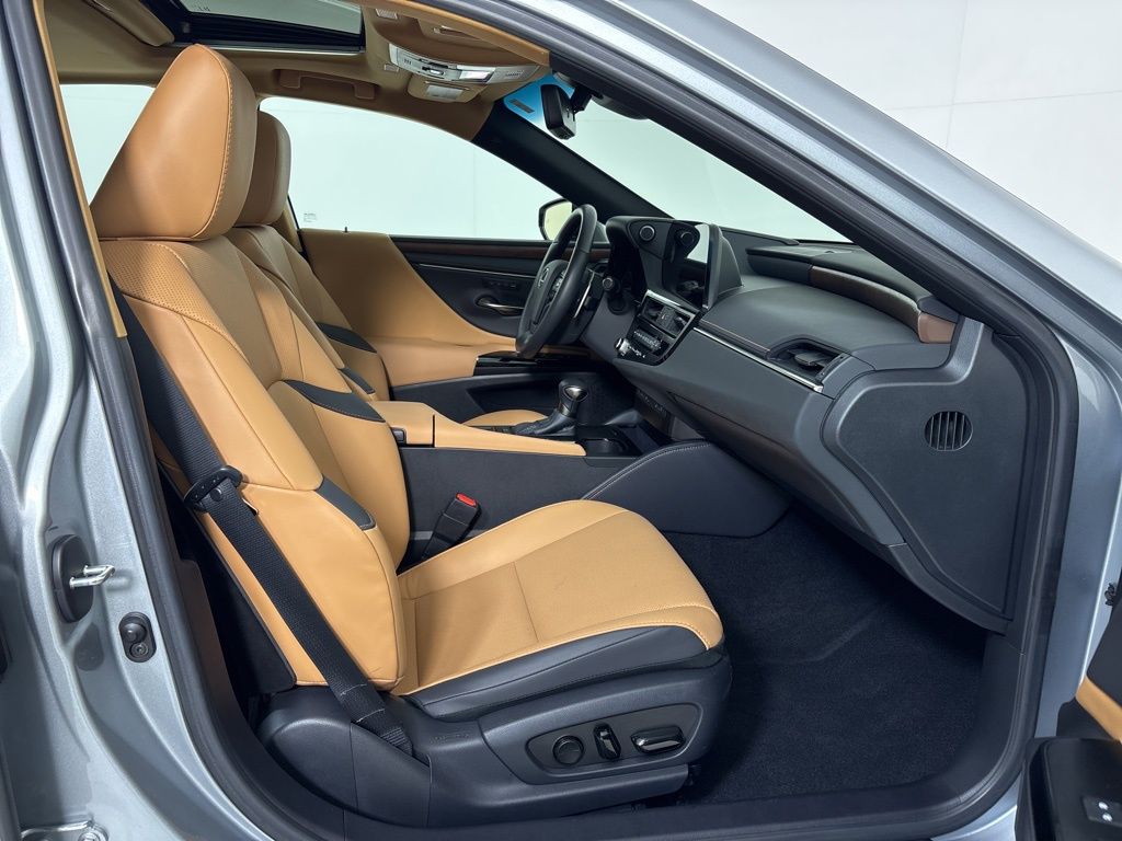 Thumbnail: 2023 Lexus ES - 15