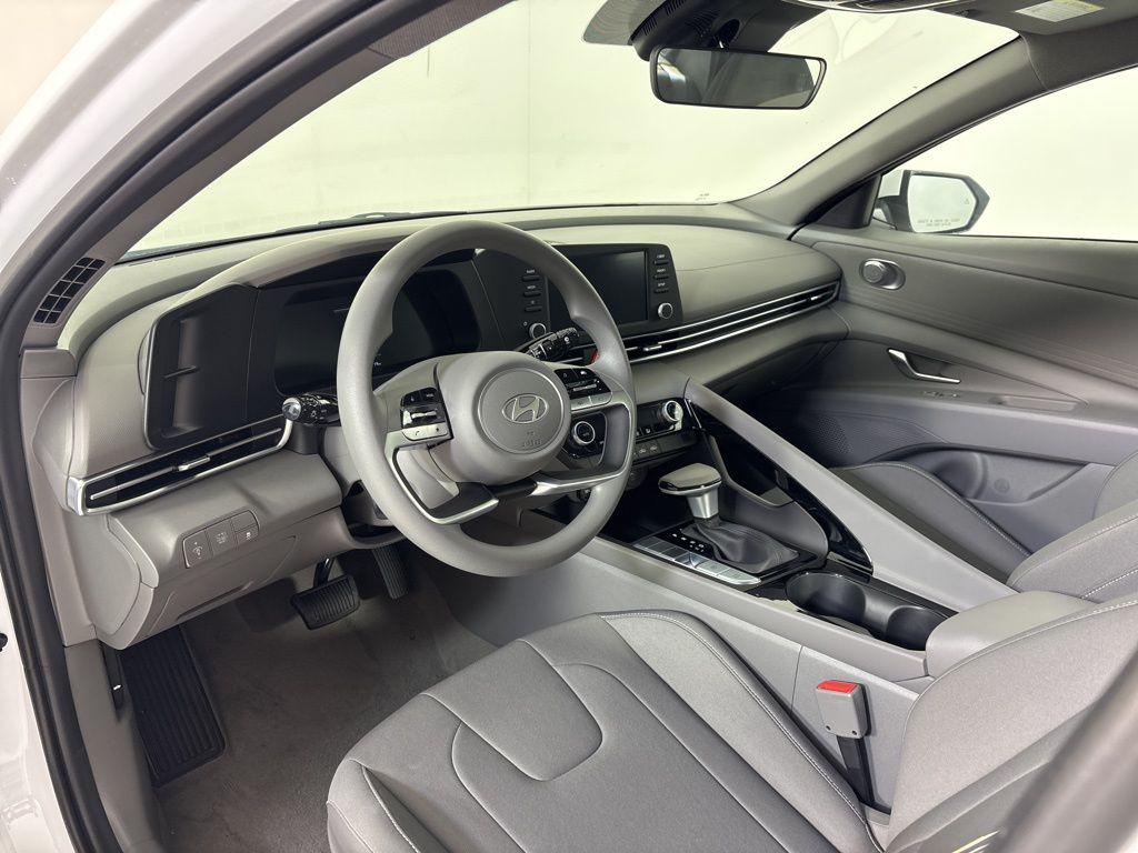 Thumbnail: 2025 Hyundai Elantra - 15