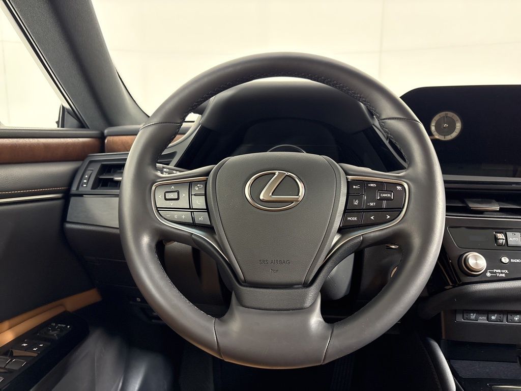 Thumbnail: 2023 Lexus ES - 20