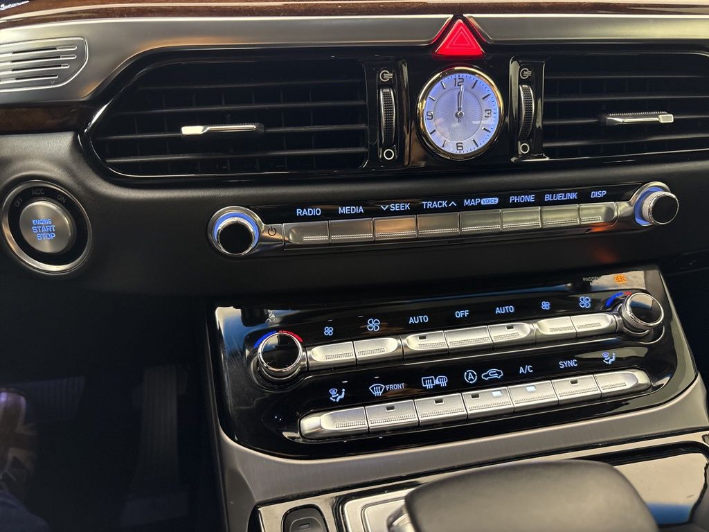 Thumbnail: 2017 Genesis G90 - 31