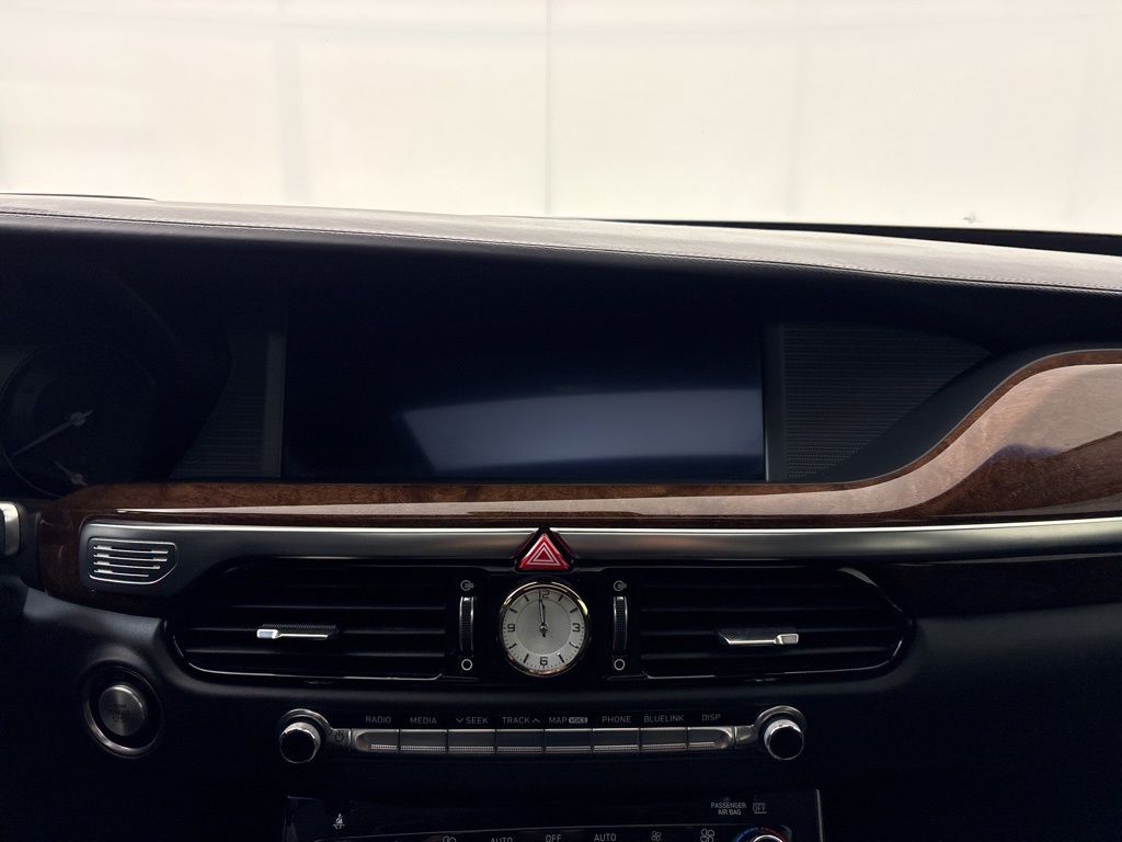 Thumbnail: 2017 Genesis G90 - 23