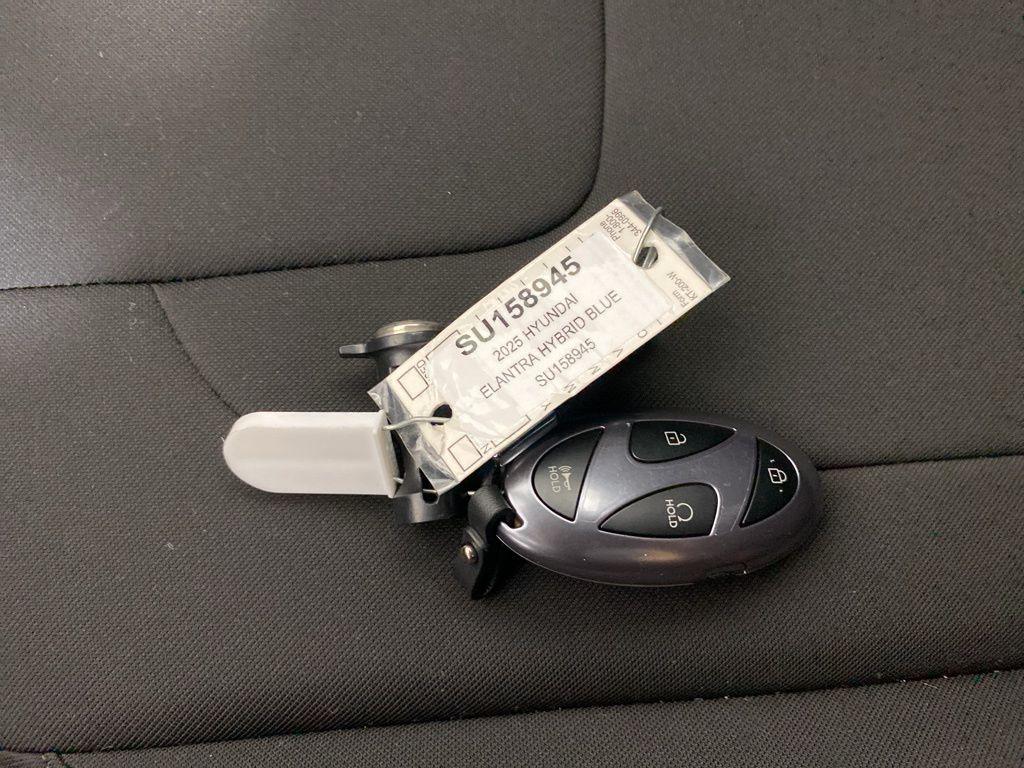 Thumbnail: 2025 Hyundai Elantra - 30