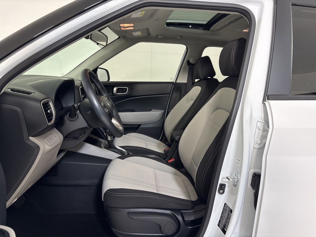 Thumbnail: 2023 Hyundai Venue - 14