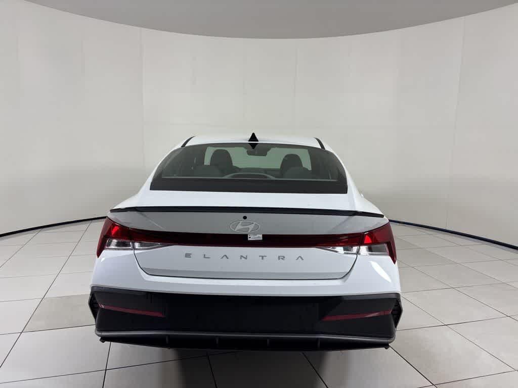 Thumbnail: 2025 Hyundai Elantra - 4