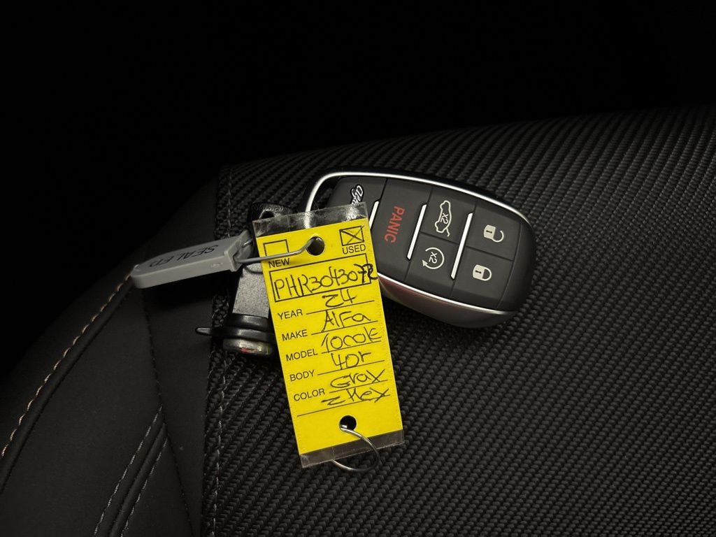 Thumbnail: 2024 Alfa Romeo Tonale - 40