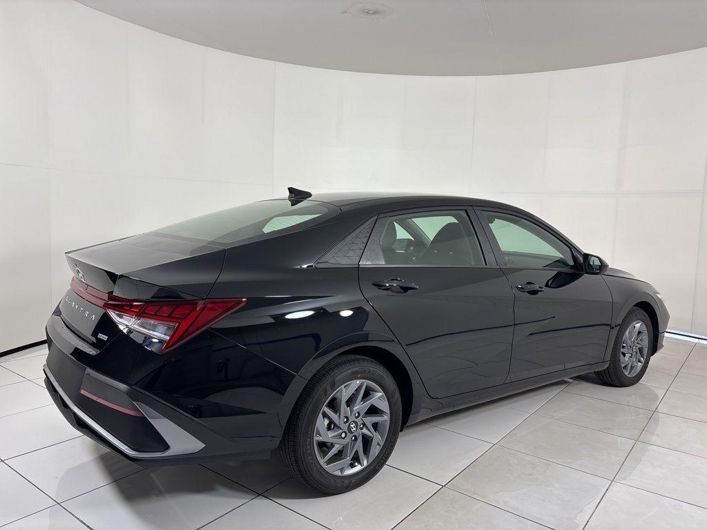 Thumbnail: 2025 Hyundai Elantra - 5