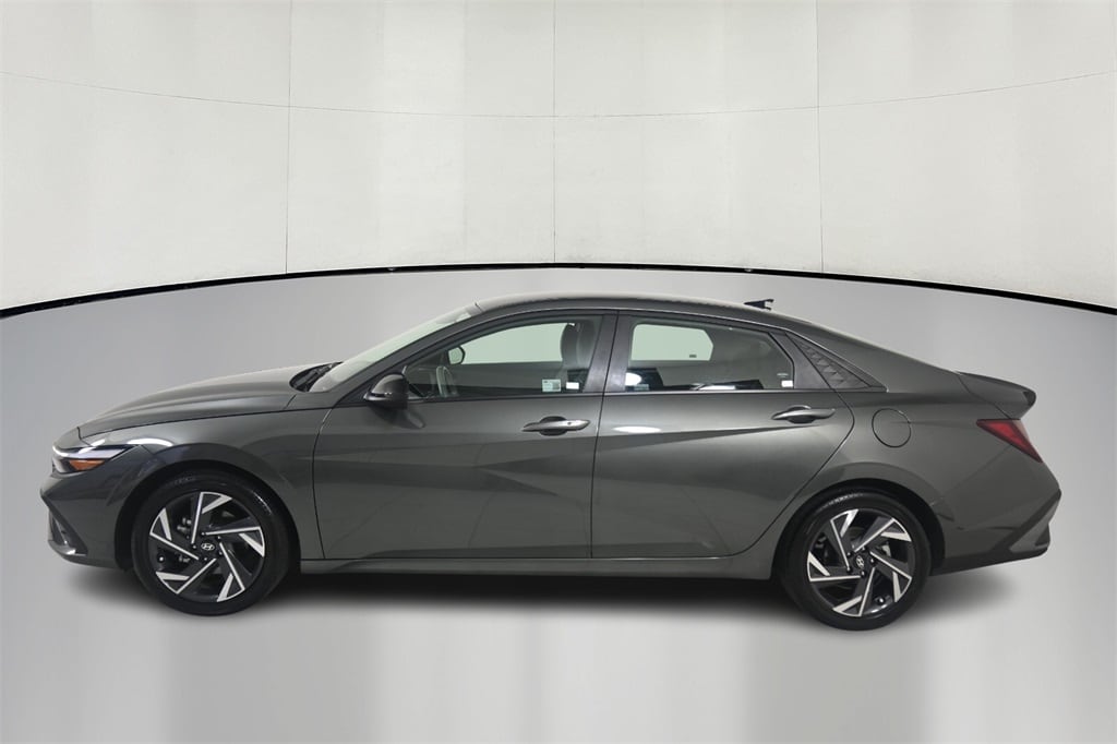 Thumbnail: 2025 Hyundai Elantra - 4