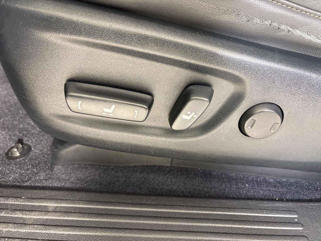 Thumbnail: 2019 Lexus GX - 16