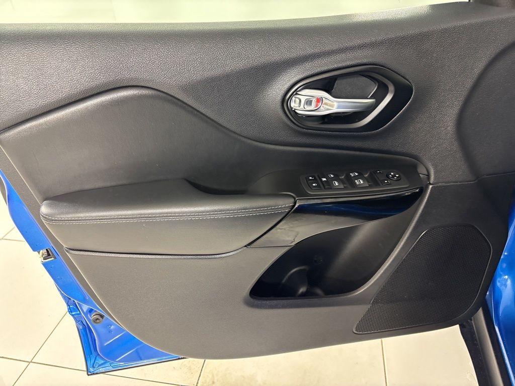 Thumbnail: 2023 Jeep Cherokee - 16