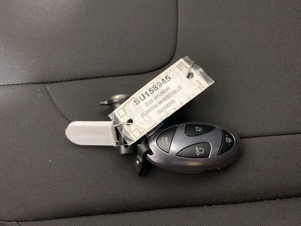 Thumbnail: 2025 Hyundai Elantra - 30