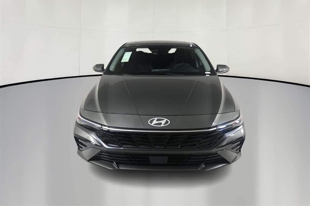 2025 Hyundai Elantra Limited photo 2