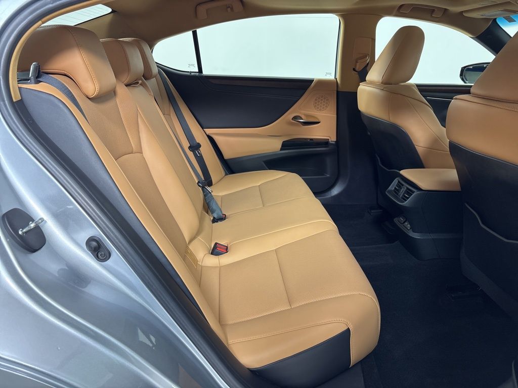 Thumbnail: 2023 Lexus ES - 18