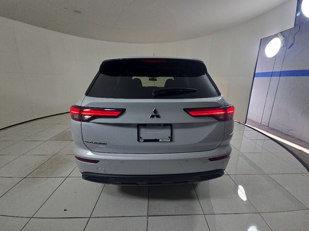 Thumbnail: 2024 Mitsubishi Outlander - 5