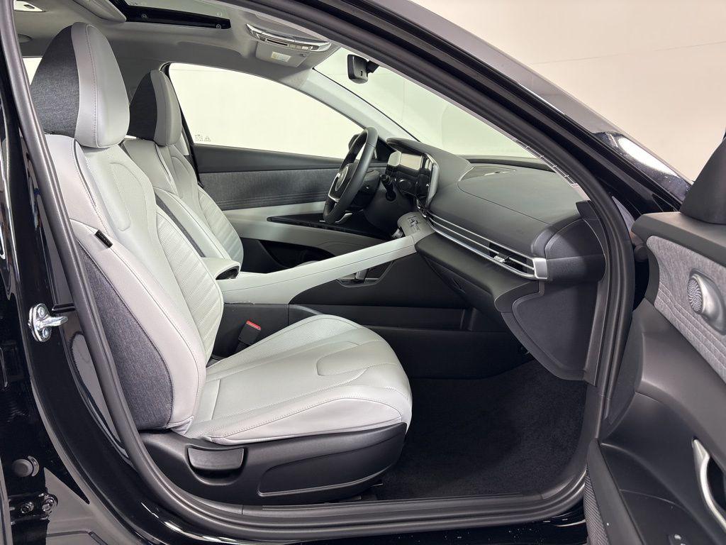 Thumbnail: 2026 Hyundai Elantra - 12