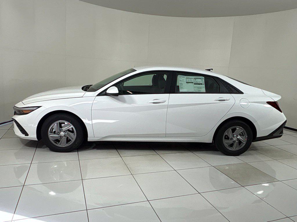 New 2026 Hyundai Elantra SE Sedan
