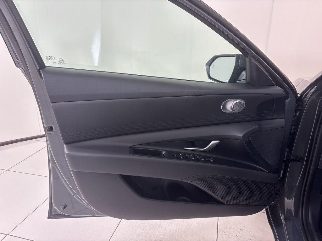 Thumbnail: 2026 Hyundai Elantra - 17