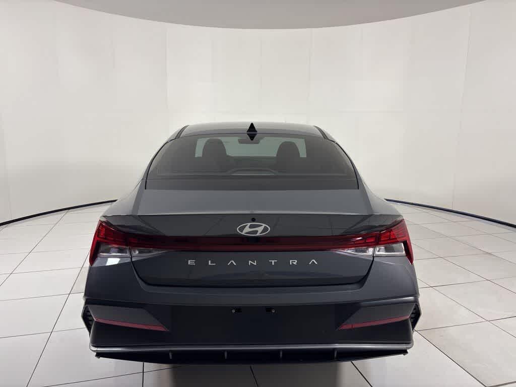 New 2025 Hyundai Elantra SEL Convenience Sedan