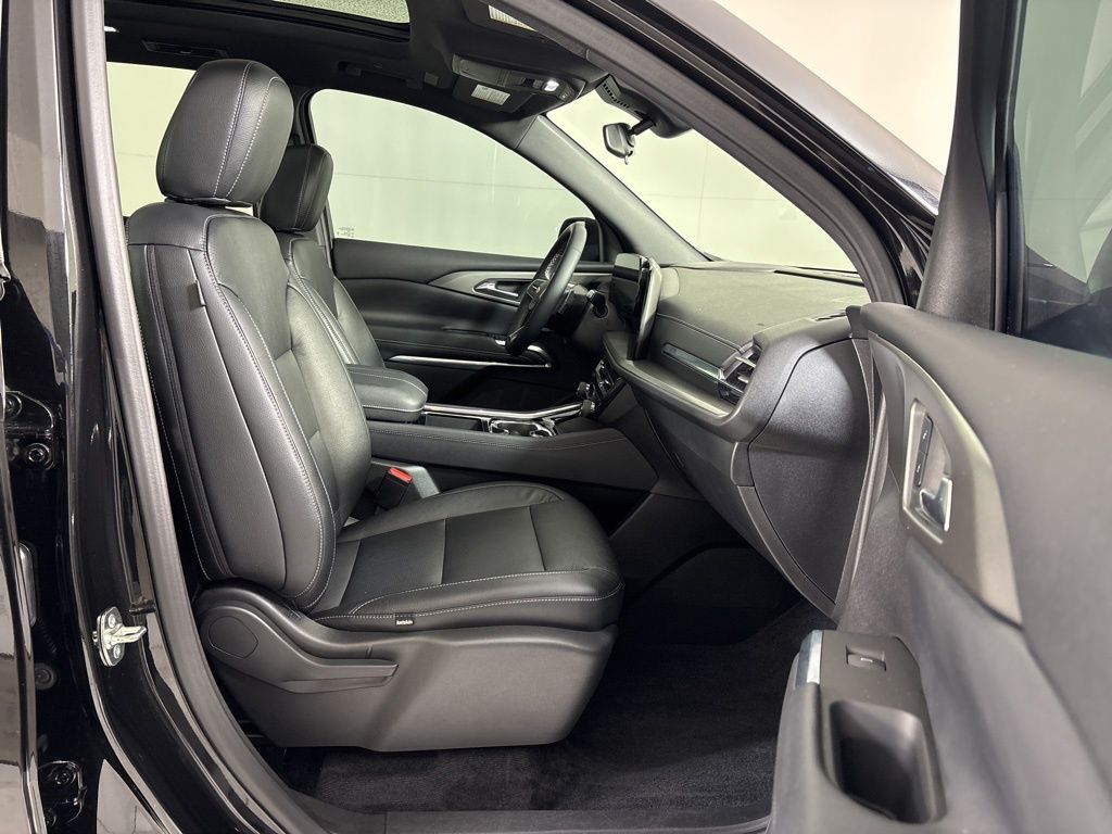 Thumbnail: 2025 Chevrolet Traverse - 12