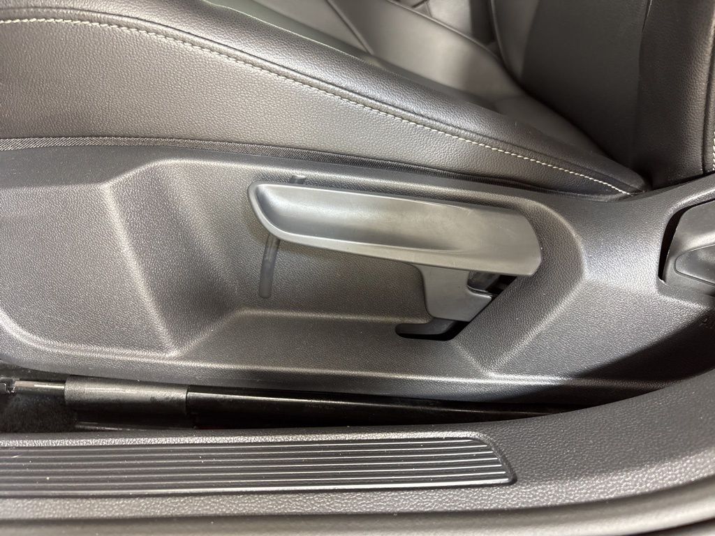 Thumbnail: 2019 Volkswagen Jetta - 16