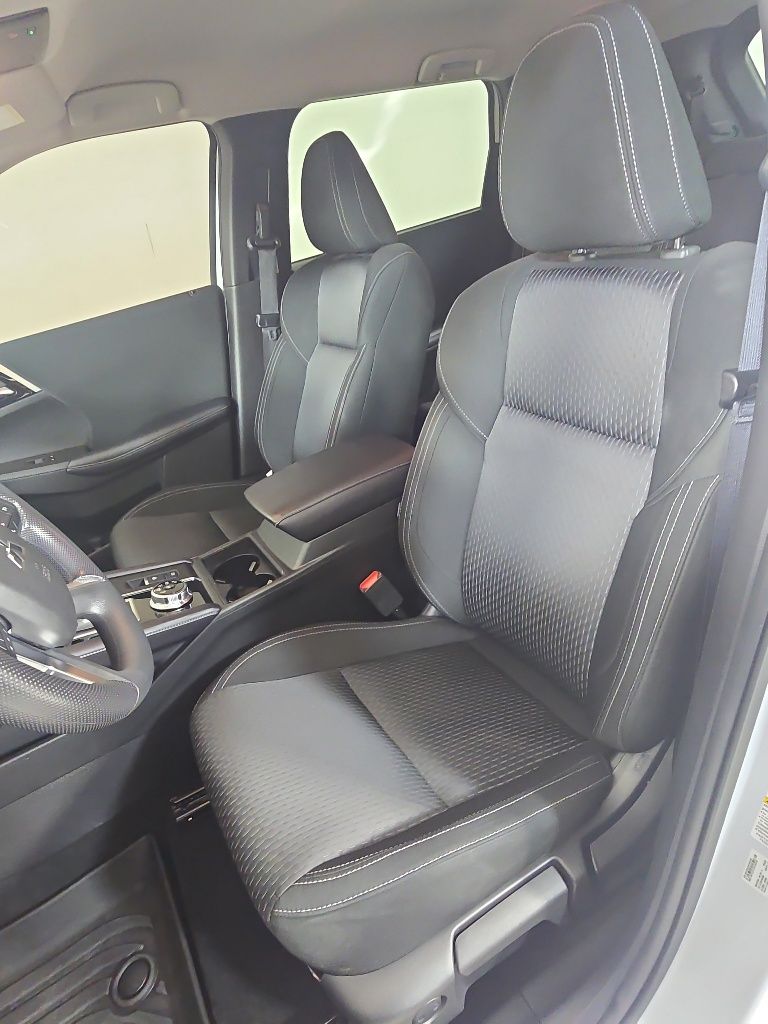 Thumbnail: 2024 Mitsubishi Outlander - 13