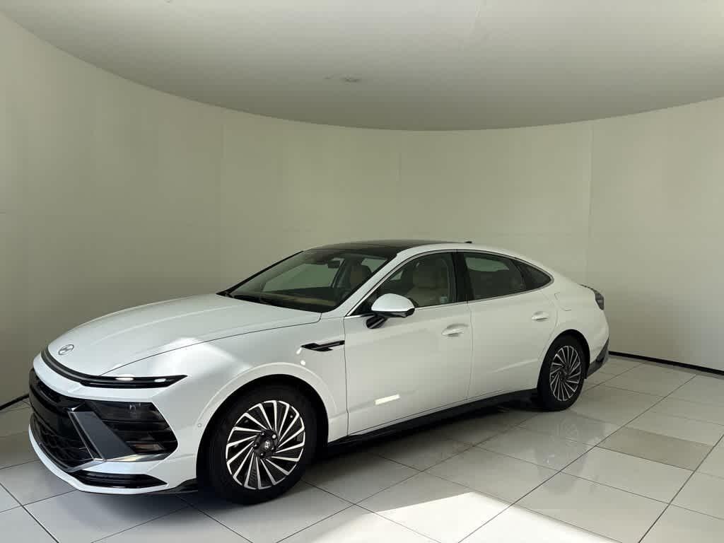 New 2025 Hyundai Sonata Hybrid Limited Sedan