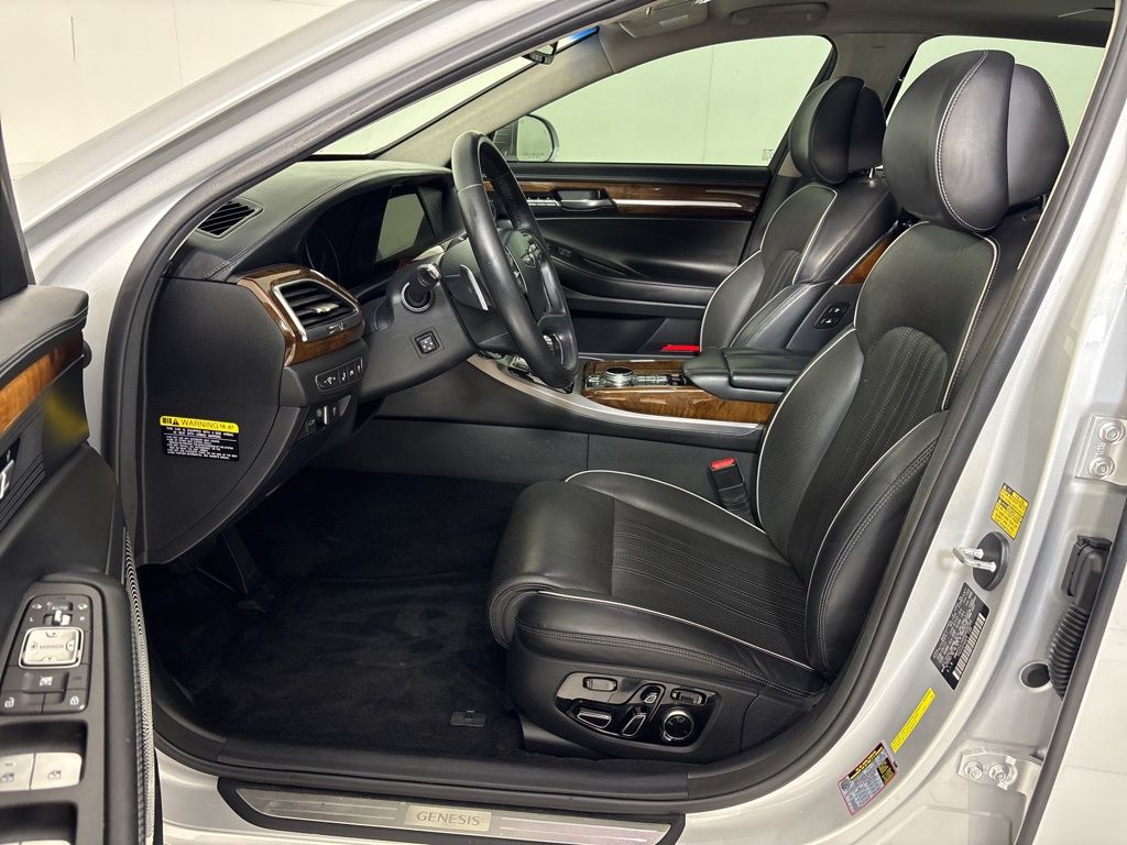 Thumbnail: 2017 Genesis G90 - 14
