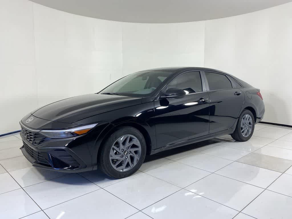 New 2025 Hyundai Elantra Hybrid Blue Sedan