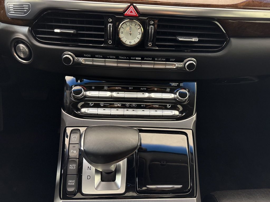 Thumbnail: 2017 Genesis G90 - 24