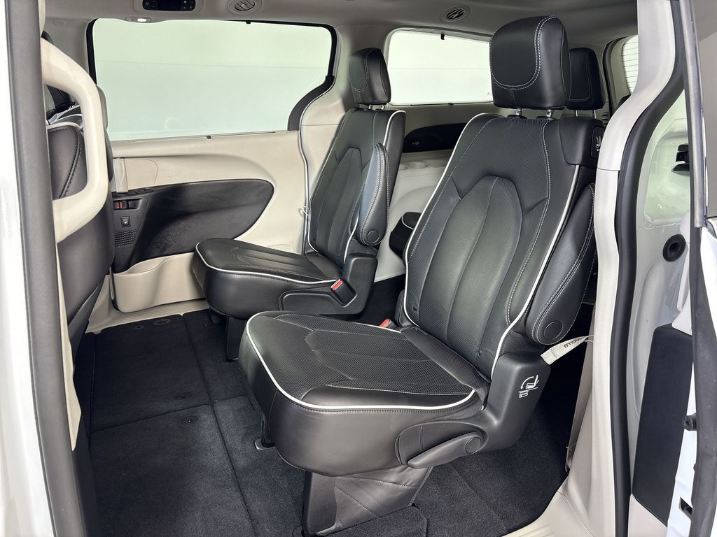 Thumbnail: 2023 Chrysler Pacifica - 25