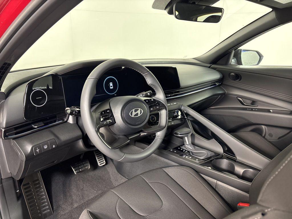 Thumbnail: 2025 Hyundai Elantra - 15