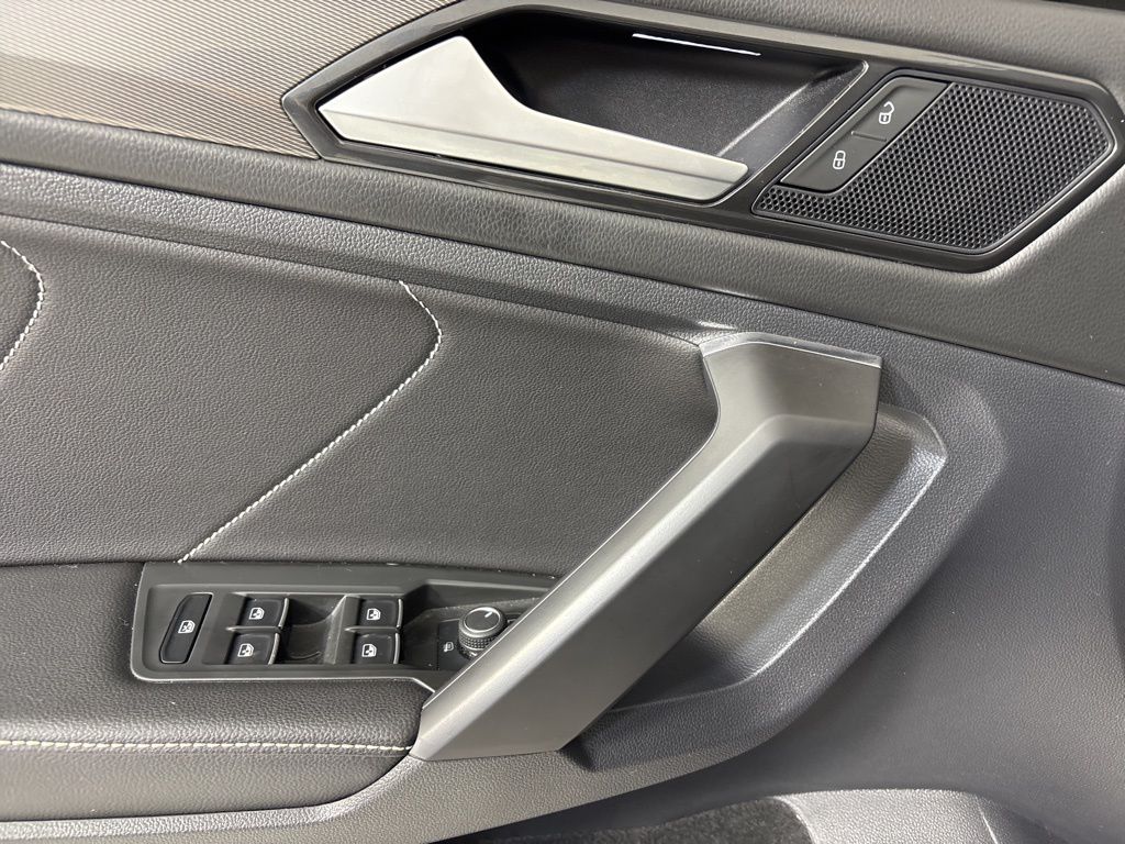 Thumbnail: 2023 Volkswagen Tiguan - 17