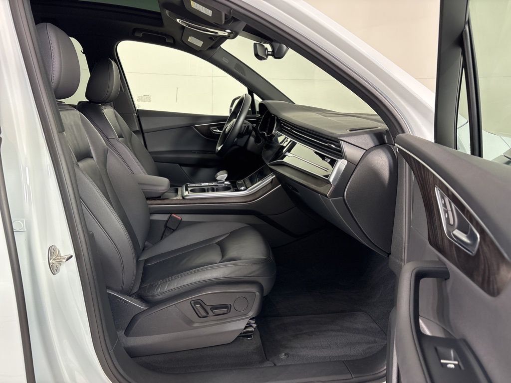 Thumbnail: 2021 Audi Q7 - 12