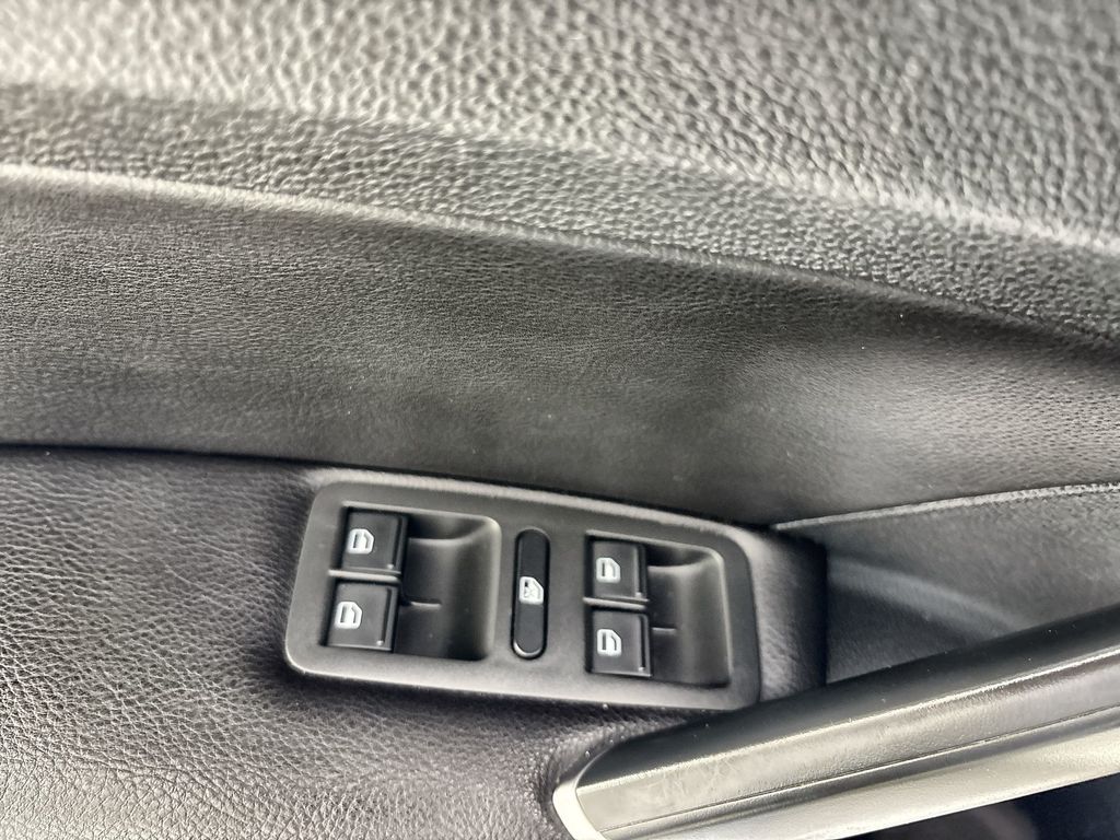 Thumbnail: 2020 Volkswagen Passat - 15