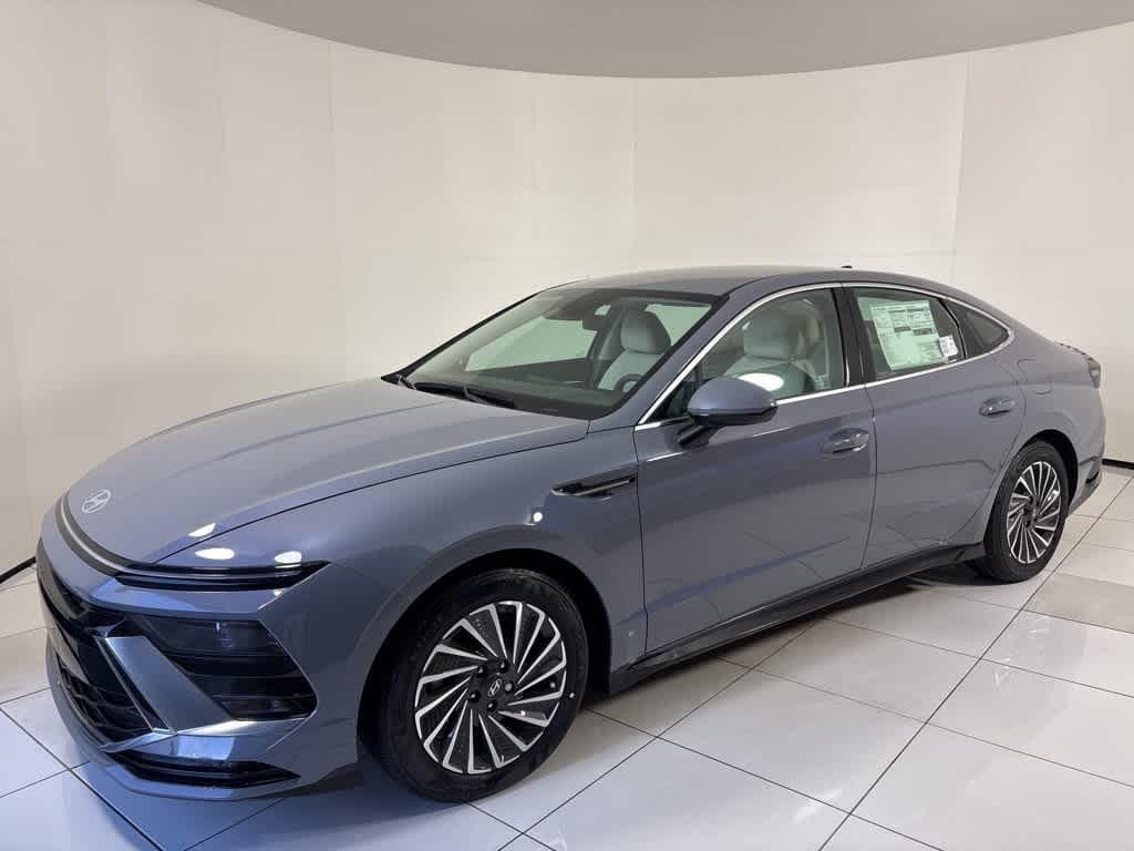 New 2025 Hyundai Sonata Hybrid SEL Sedan