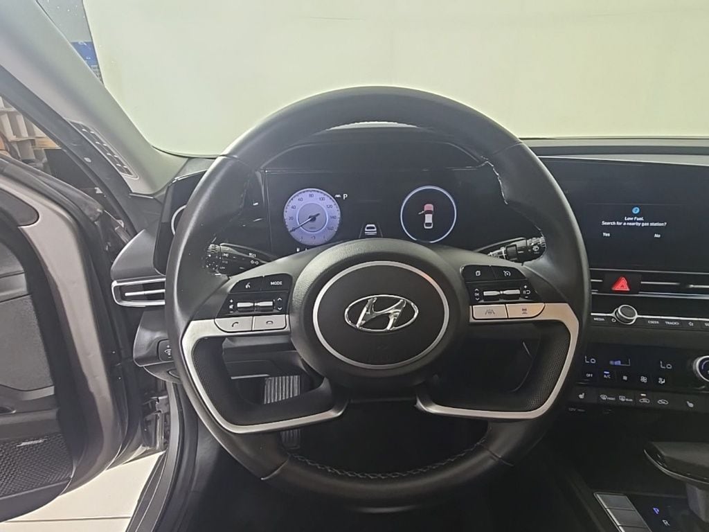 Thumbnail: 2022 Hyundai Elantra - 17