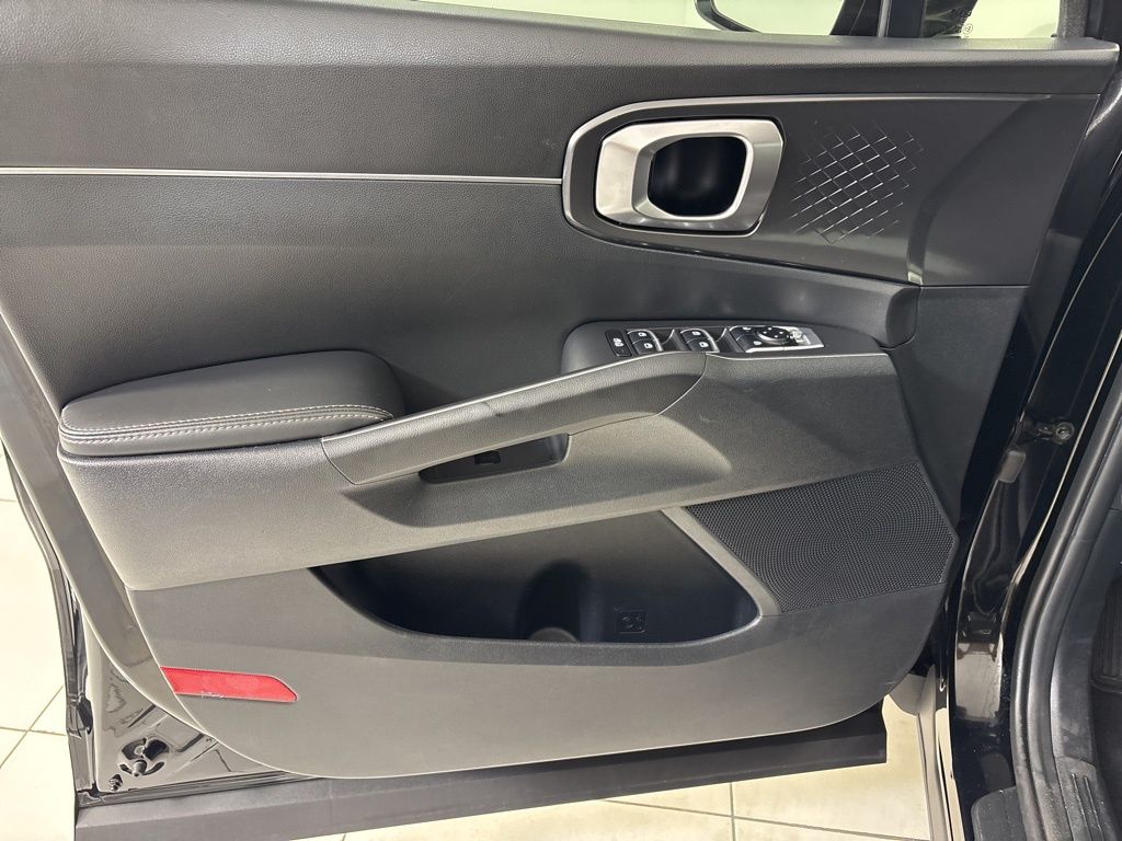 Thumbnail: 2025 Kia Sorento - 16