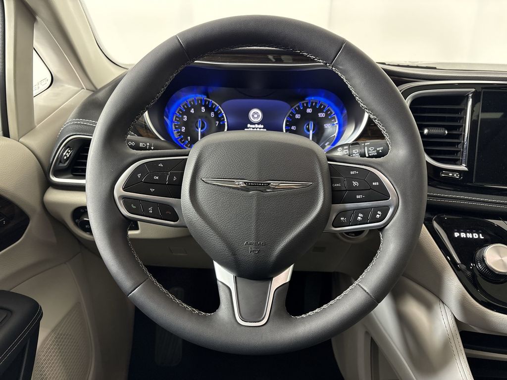 Thumbnail: 2023 Chrysler Pacifica - 11