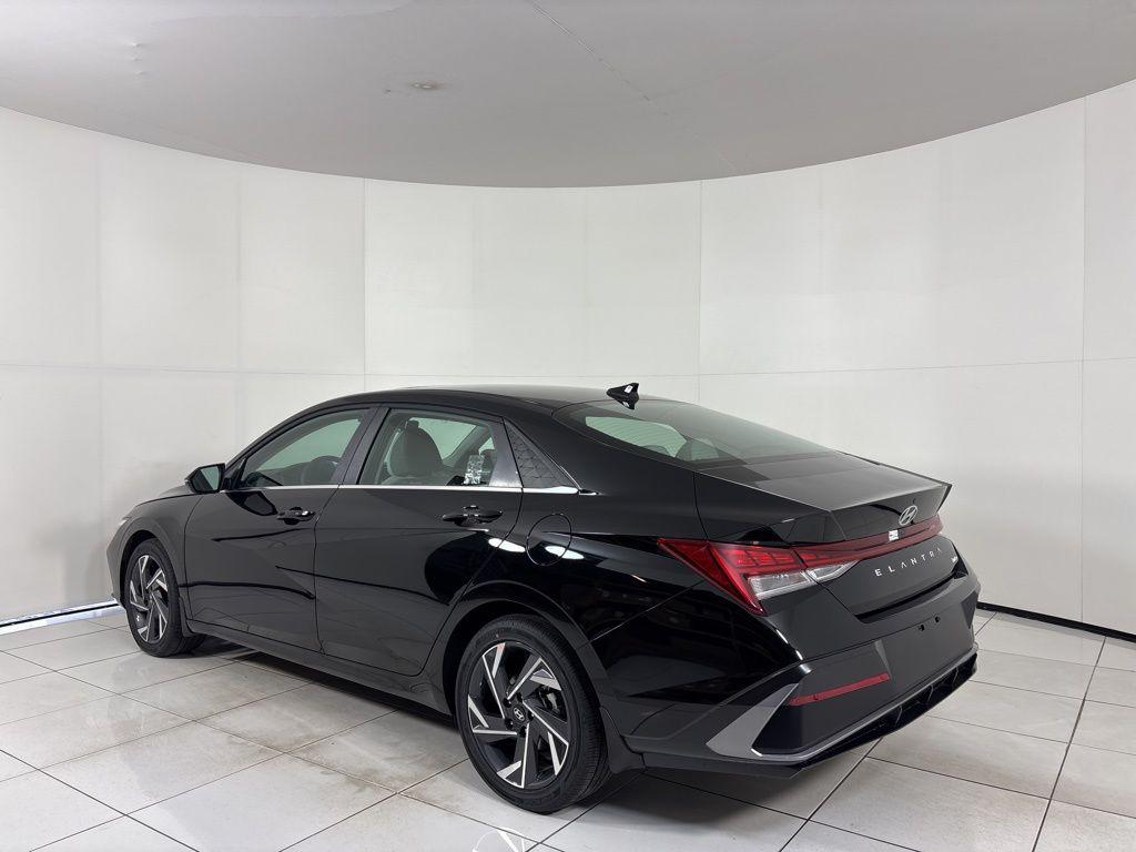 Thumbnail: 2026 Hyundai Elantra - 3