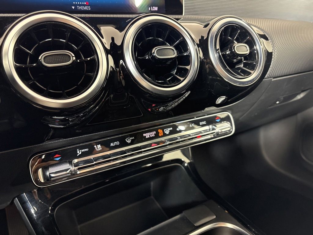 Thumbnail: 2020 Mercedes-Benz CLA - 31