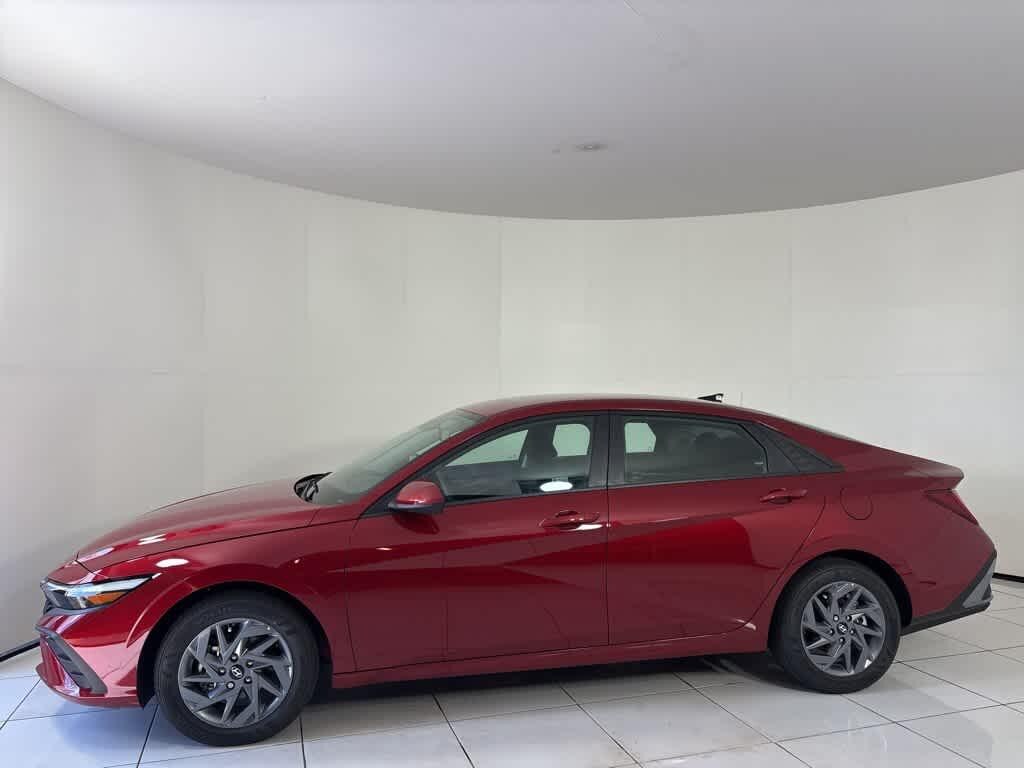 New 2025 Hyundai Elantra Hybrid Blue Sedan