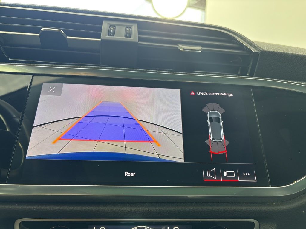 Thumbnail: 2023 Audi Q3 - 31