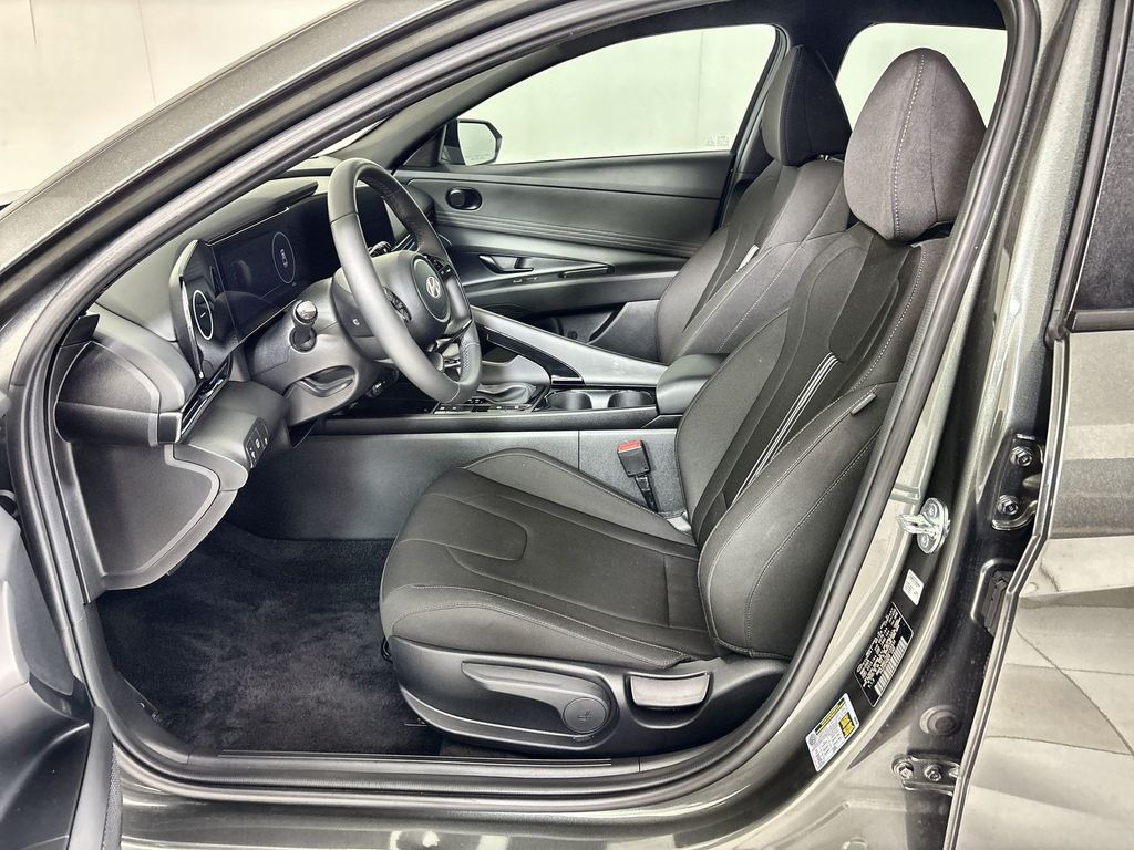 2025 Hyundai Elantra Blue - Photo 13