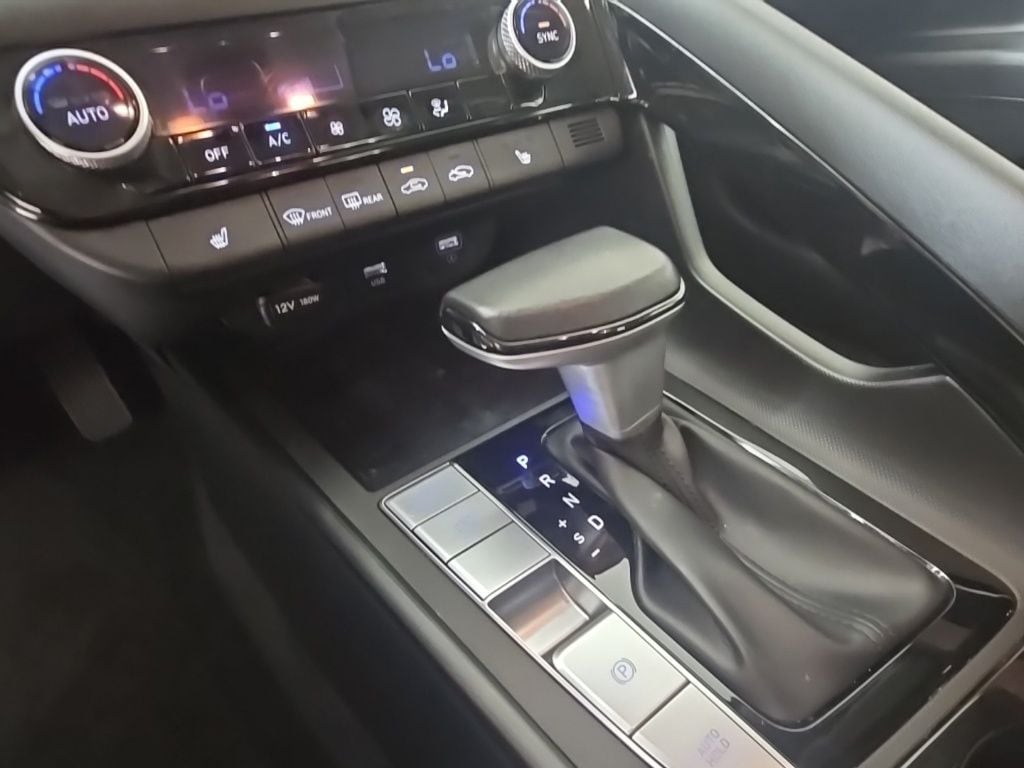 Thumbnail: 2022 Hyundai Elantra - 23