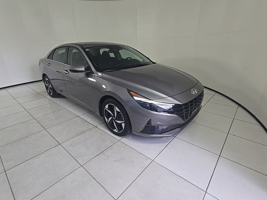 Thumbnail: 2022 Hyundai Elantra - 3