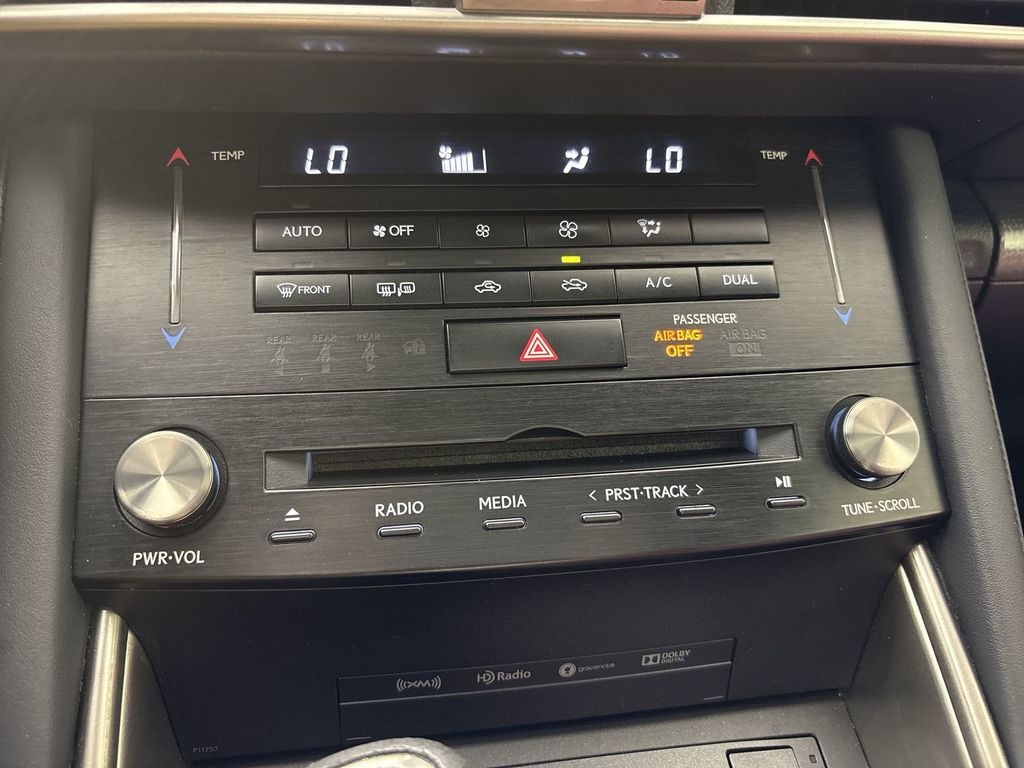 Thumbnail: 2018 Lexus IS - 17