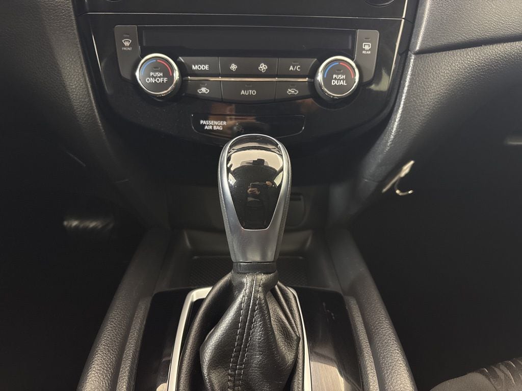 Thumbnail: 2020 Nissan Rogue - 25